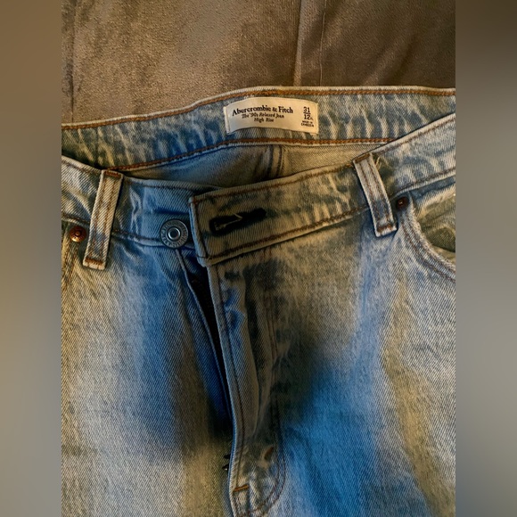 Brand New Abercrombie & Fitch 90s Relaxed Fit Jeans - Picture 2 of 3